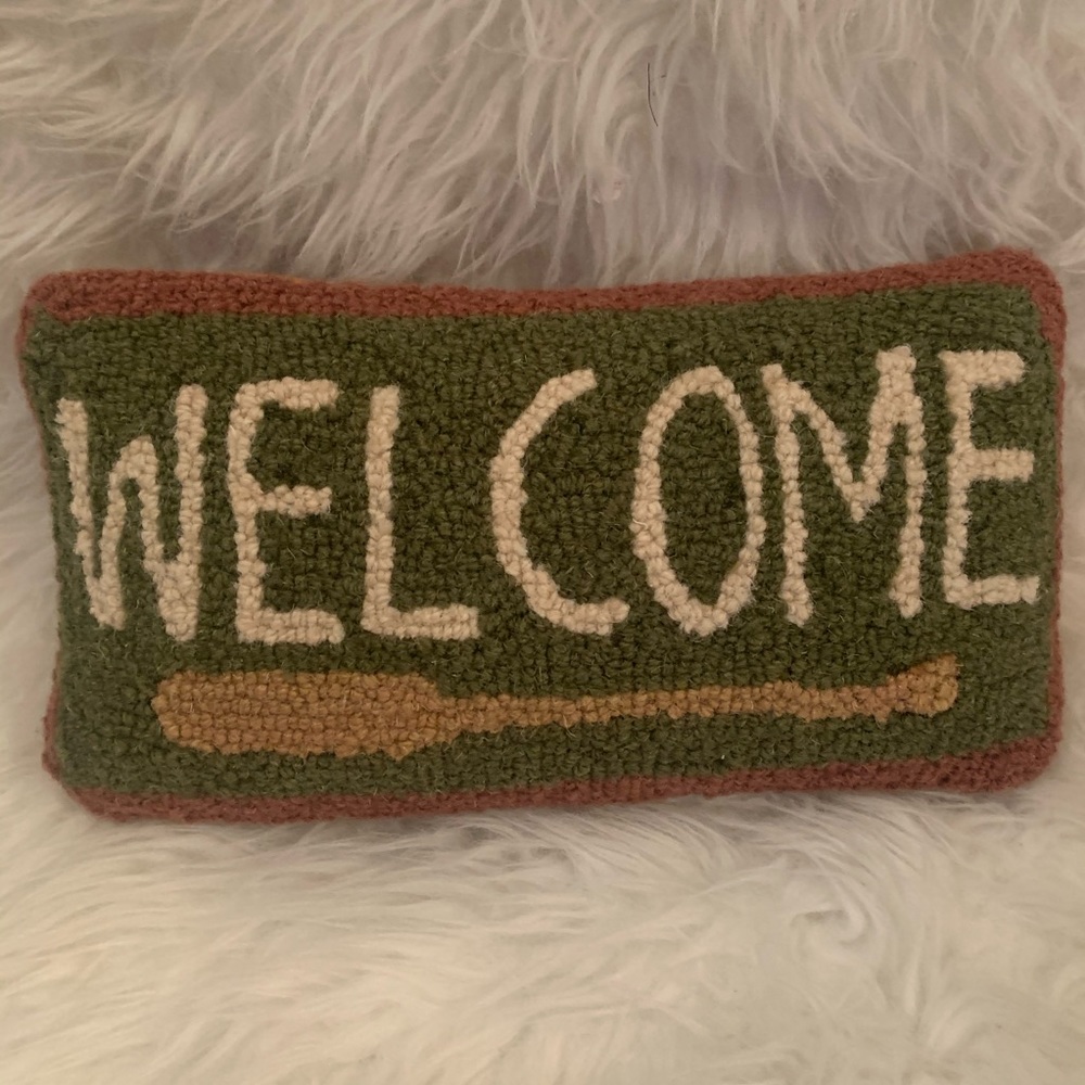 Small Paddle Welcome Pillow